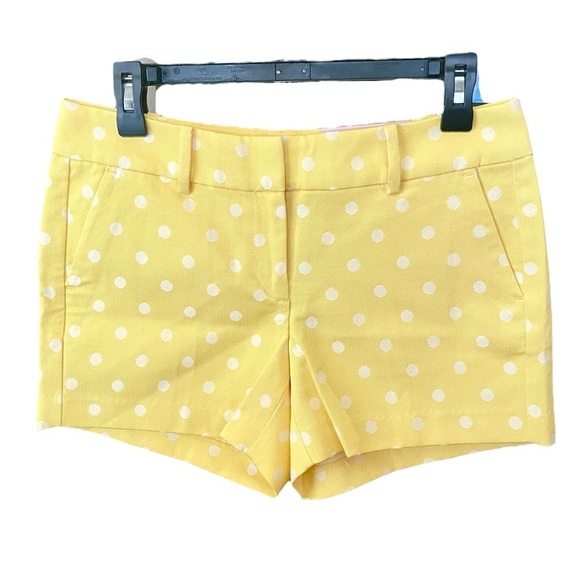 Ann Taylor Pants - NWT Ann Taylor Petite Signature shorts pockets 3.5” inseam 4P yellow white dot